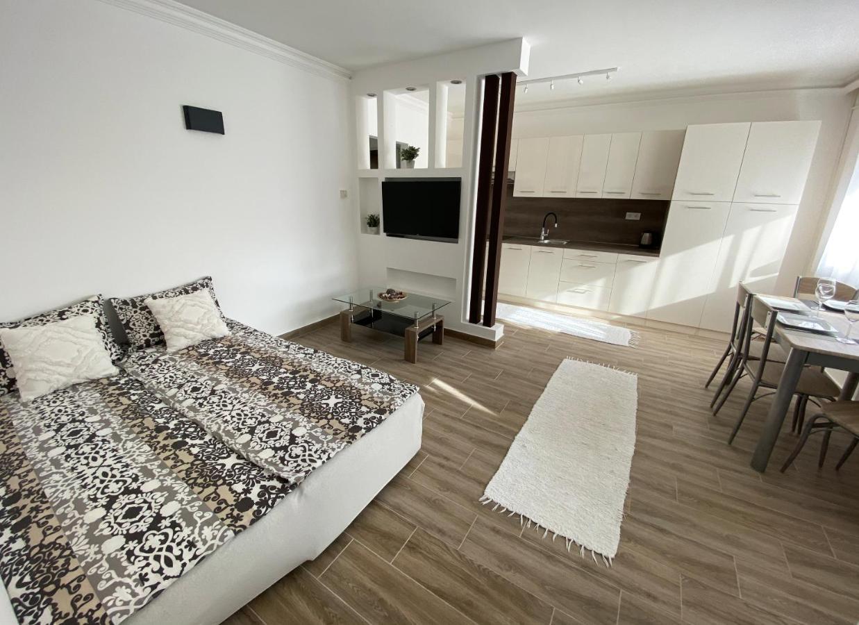 Andrea Apartmanok 2 Hajdúszoboszló المظهر الخارجي الصورة